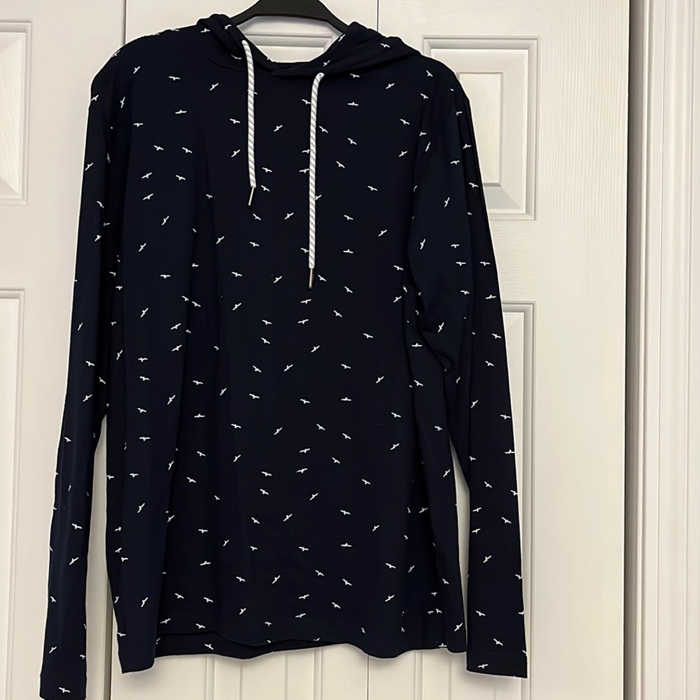 Mens Top. NWT